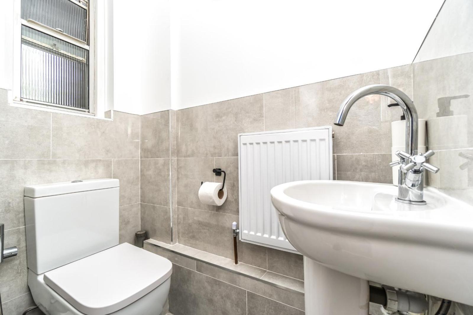 Cosy Guest House In Whitechapel Londra Exterior foto
